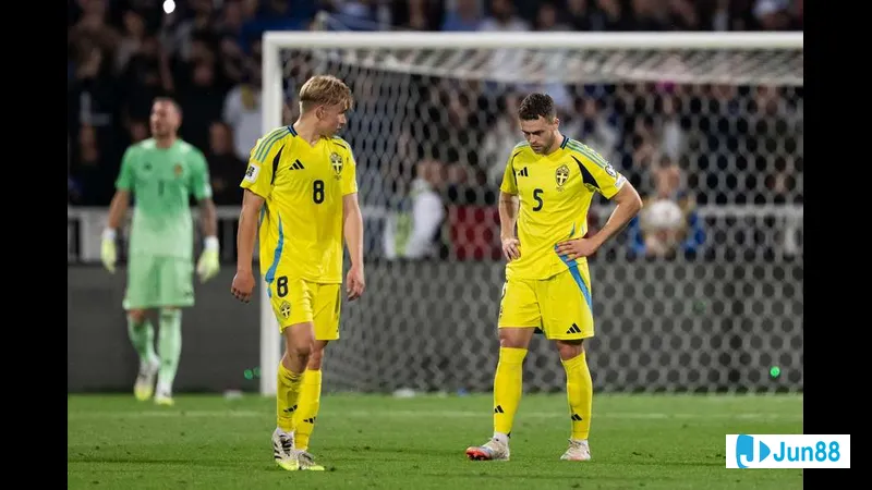 Hình ảnh các cầu thủ của Graficar Beograd và Dinamo Jug đối đầu trực diện trên sân cỏ Hình ảnh các cầu thủ của Graficar Beograd và Dinamo Jug đối đầu trực diện trên sân cỏ